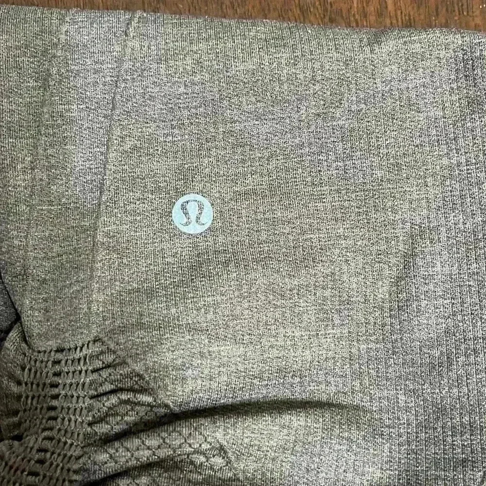 Lululemon crop legging - Picture 9 of 9